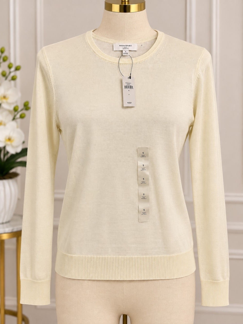 Banana Republic Ivory Crewneck Long Sleeve Sweater